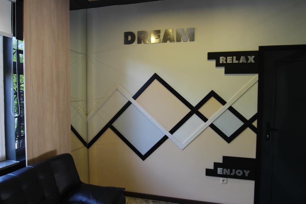 Delphin Guest House Бишкек Экстерьер фото