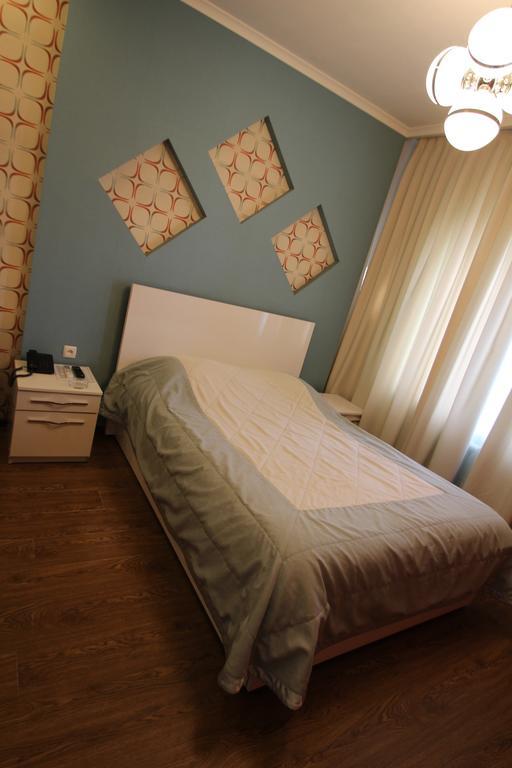 Delphin Guest House Бишкек Экстерьер фото